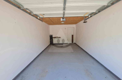 Novšia priestranná garáž na predaj pri bytových domoch v Komárne
