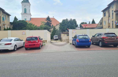 Parking lot in the center of Komárno for rent