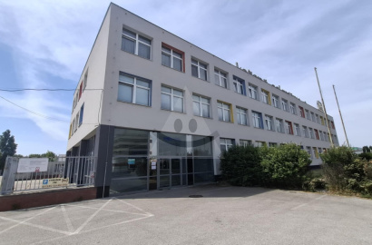 Trojposchodová budova s veľkým komerčným potenciálom v Komárne na prenájom Trojposchodová budova s veľkým komerčným potenciálom v Komárne na prenájom